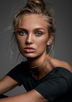000000587862-romee_strijd-modelprofileMainPicCropped