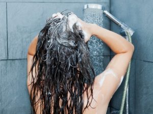 Read more about the article Ką daryti, jei norite rečiau plauti galvą?